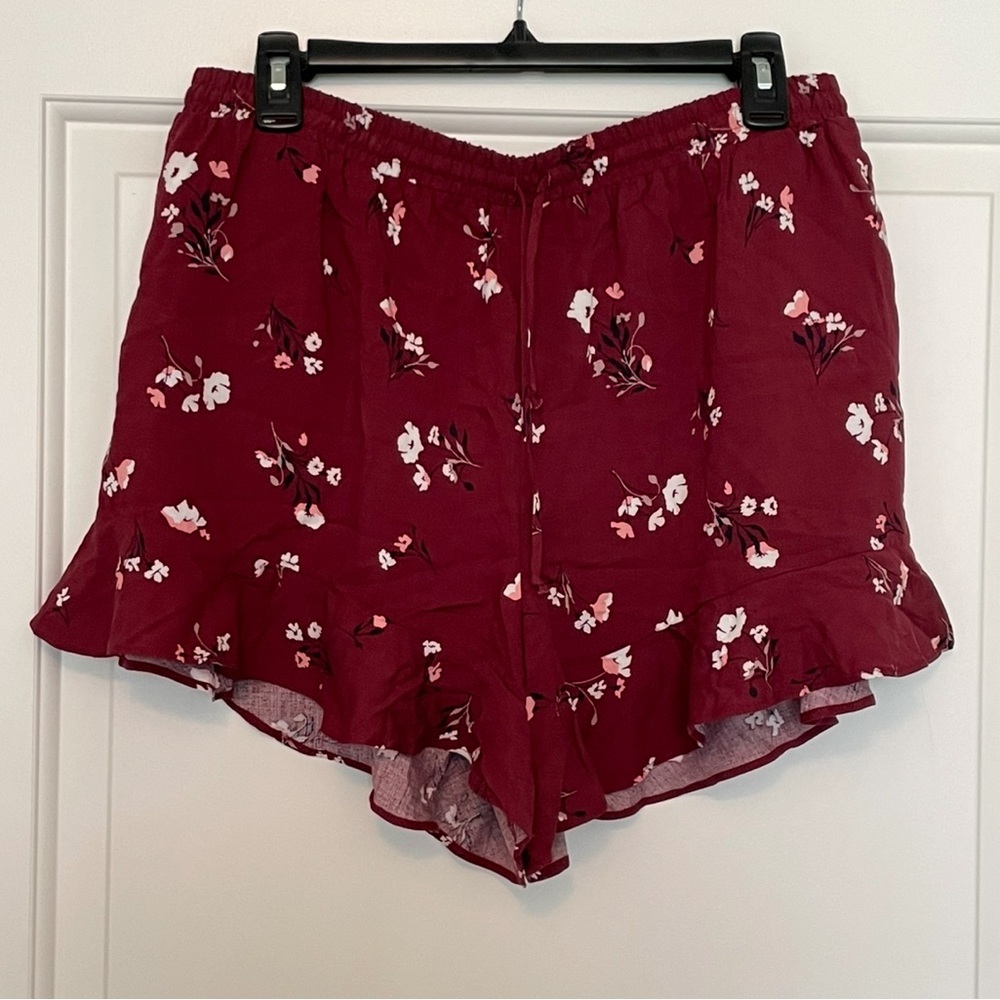 MOSSIMO SOFT FLORAL RUFFLE EDGE SHORTS SIZE
LARGE